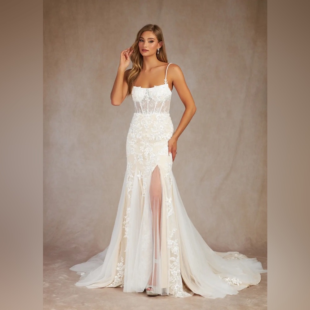 Azazie Bae NWT diamond white/champagne